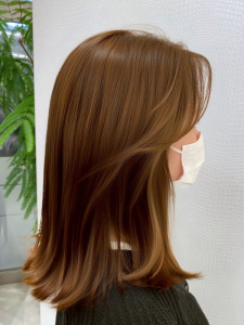 ミディアム・ミディアムヘアのカット・レングスのヘアカタログ・ヘアスタイル・髪型のイメージ・テイスト画像