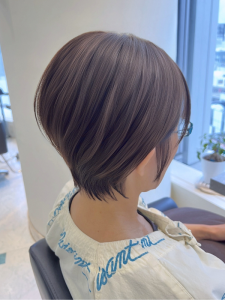 ミディアム・ミディアムヘアのカット・レングスのヘアカタログ・ヘアスタイル・髪型のイメージ・テイスト画像