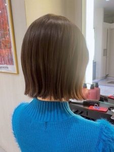 ミディアム・ミディアムヘアのカット・レングスのヘアカタログ・ヘアスタイル・髪型のイメージ・テイスト画像