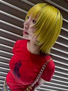 ミディアム・ミディアムヘアのカット・レングスのヘアカタログ・ヘアスタイル・髪型のイメージ・テイスト画像