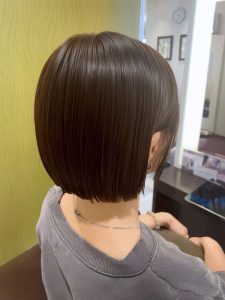 ミディアム・ミディアムヘアのカット・レングスのヘアカタログ・ヘアスタイル・髪型のイメージ・テイスト画像