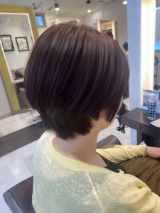 ミディアム・ミディアムヘアのカット・レングスのヘアカタログ・ヘアスタイル・髪型のイメージ・テイスト画像