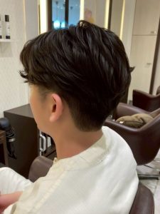 ミディアム・ミディアムヘアのカット・レングスのヘアカタログ・ヘアスタイル・髪型のイメージ・テイスト画像