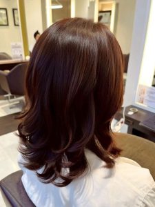 レッドブラウン×愛されミディのイメージ・テイスト画像