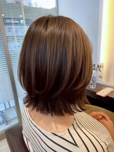 ひし形シルエットのくびれミディのヘアカタログ・ヘアスタイル・髪型のイメージ・テイスト画像