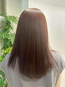 ミディアム・ミディアムヘアのカット・レングスのヘアカタログ・ヘアスタイル・髪型のイメージ・テイスト画像
