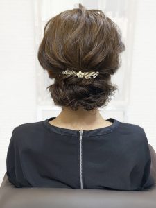 ミディアム・ミディアムヘアのカット・レングスのヘアカタログ・ヘアスタイル・髪型のイメージ・テイスト画像
