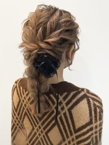 ミディアム・ミディアムヘアのカット・レングスのヘアカタログ・ヘアスタイル・髪型のイメージ・テイスト画像