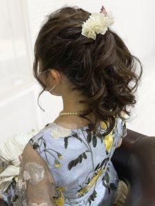 ミディアム・ミディアムヘアのカット・レングスのヘアカタログ・ヘアスタイル・髪型のイメージ・テイスト画像