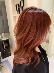 ミディアム・ミディアムヘアのカット・レングスのヘアカタログ・ヘアスタイル・髪型のイメージ・テイスト画像