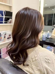 ミディアム・ミディアムヘアのカット・レングスのヘアカタログ・ヘアスタイル・髪型のイメージ・テイスト画像