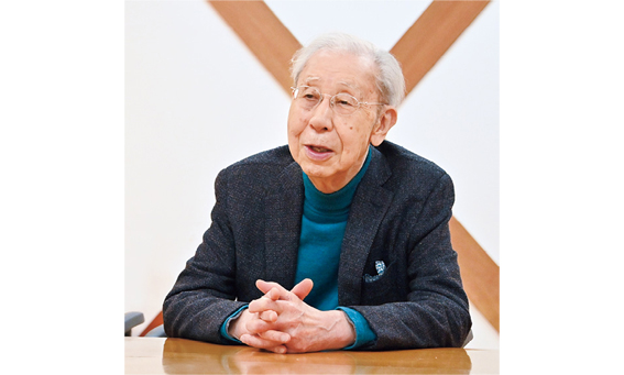 聞き手の安倍寧
