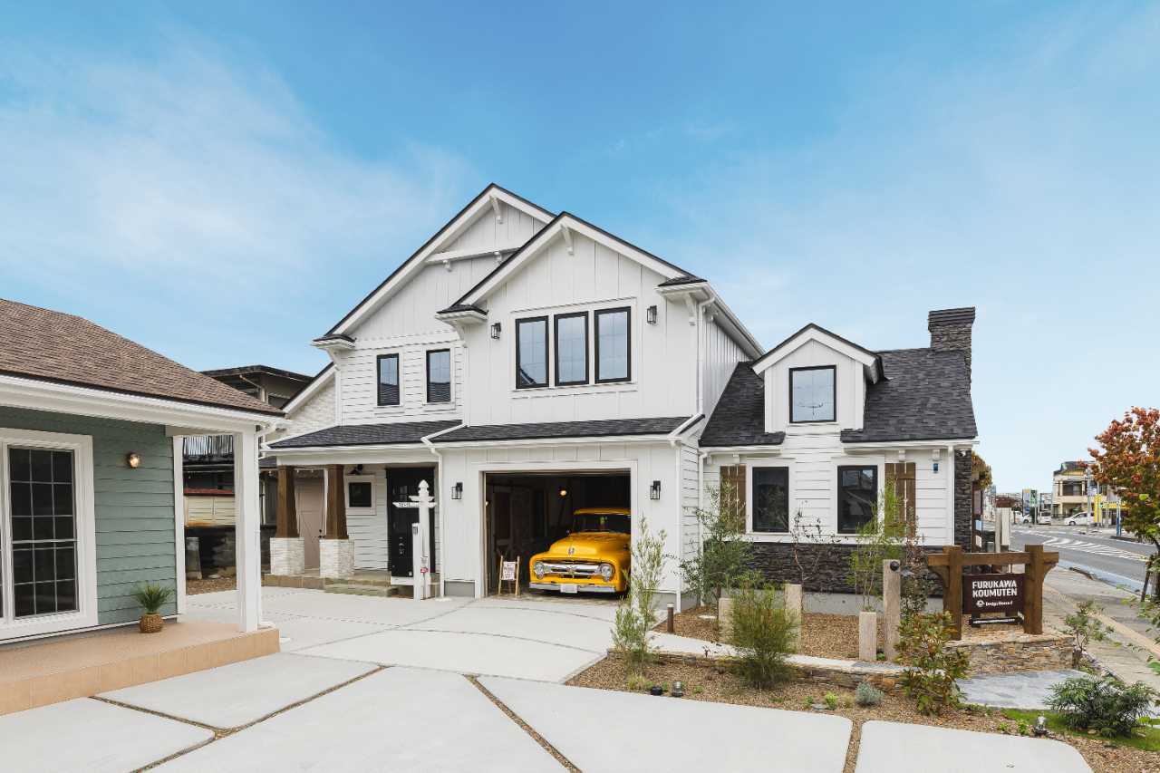 【外観】ガレージ付きアメリカンFARM HOUSE