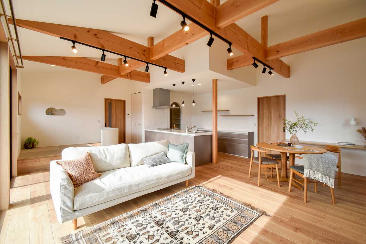 木目と曲線がやさしい快適動線の平屋