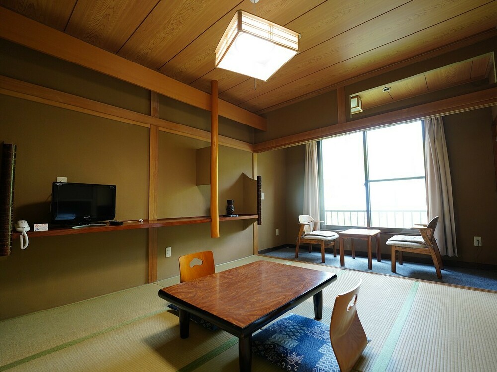 【本館和室8畳】2名様限定　山眺望も楽しめる客室