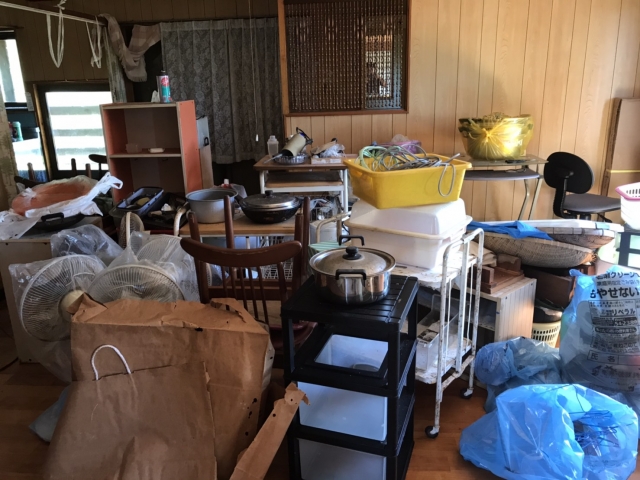 実家が「負の遺産」に？空き家放置で税金6倍のリスク、片付け費用8万円台で売却できる3つの理由とは？