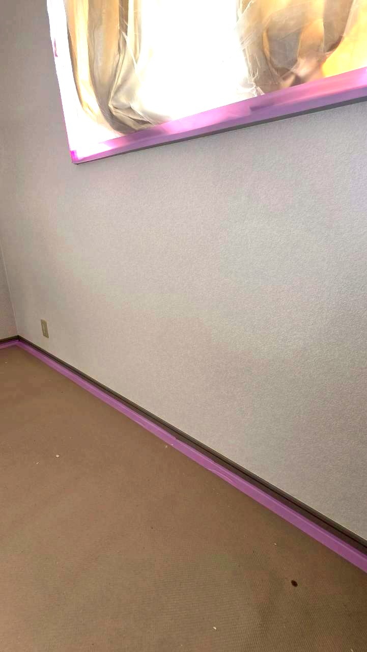 壁穴の補修を行いました