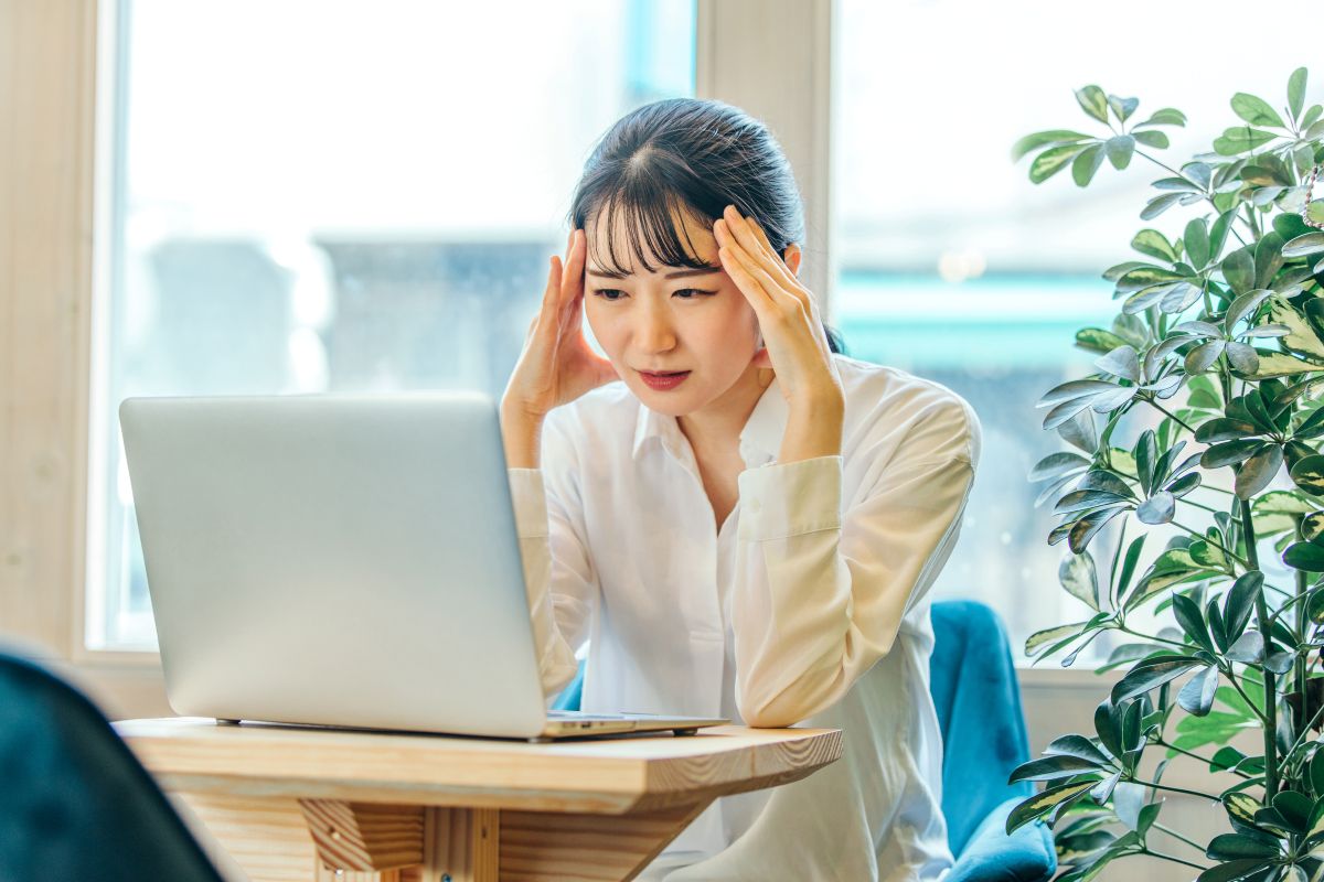 ネットが切れて困る女性