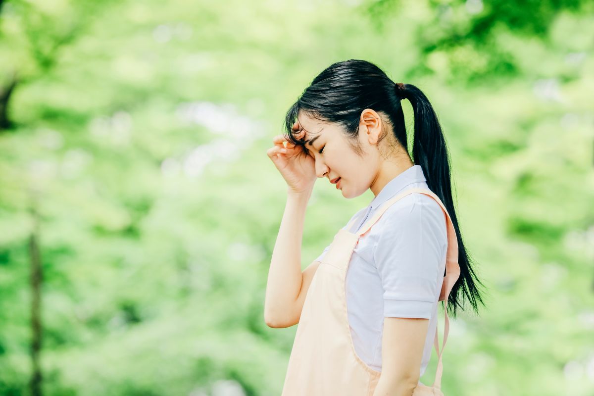 落ち込む保育士