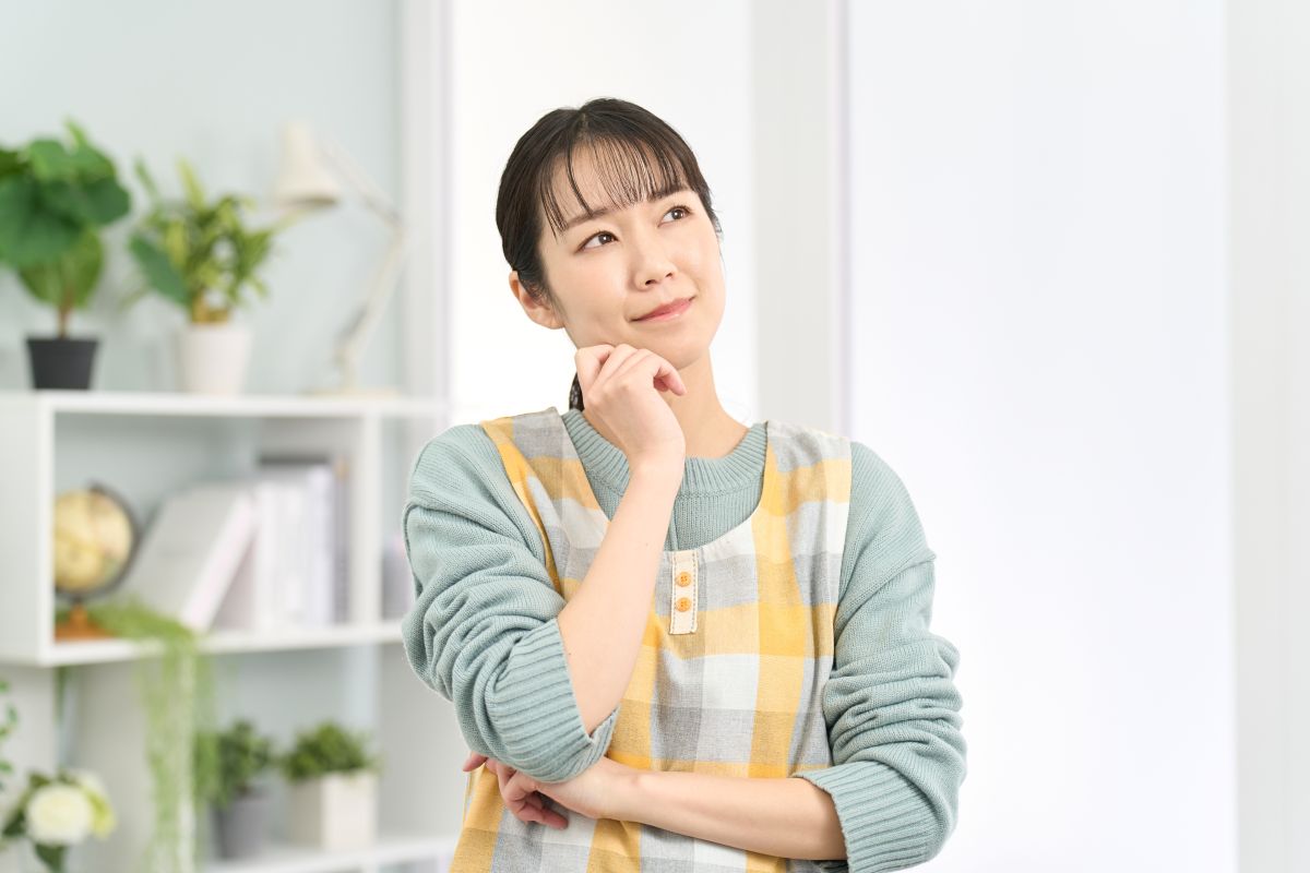 考える保育士