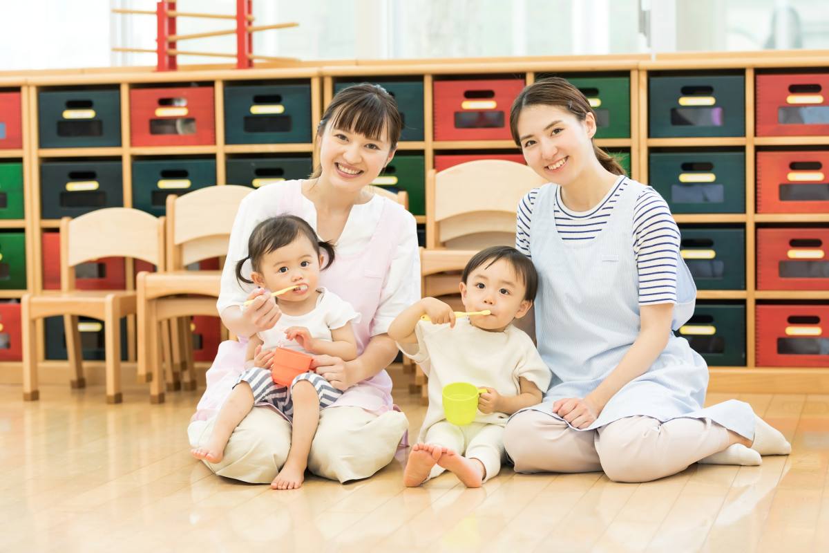 保育士と子ども