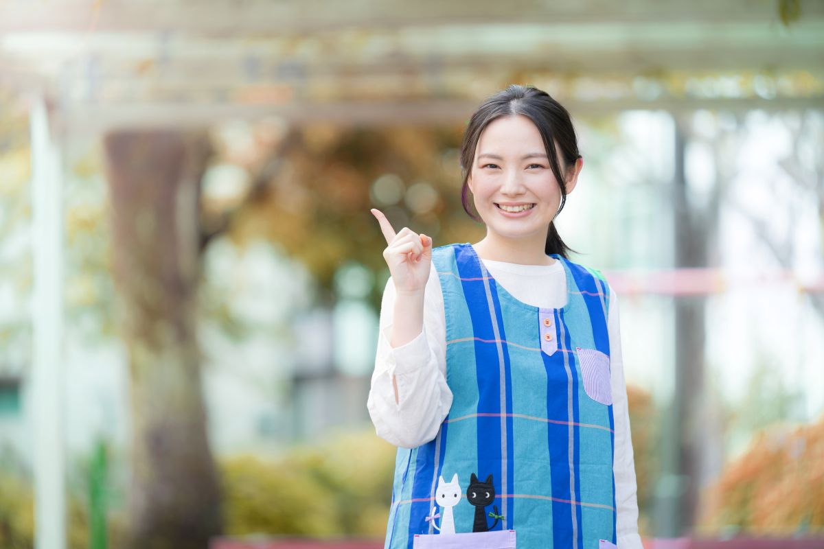 笑顔の保育士