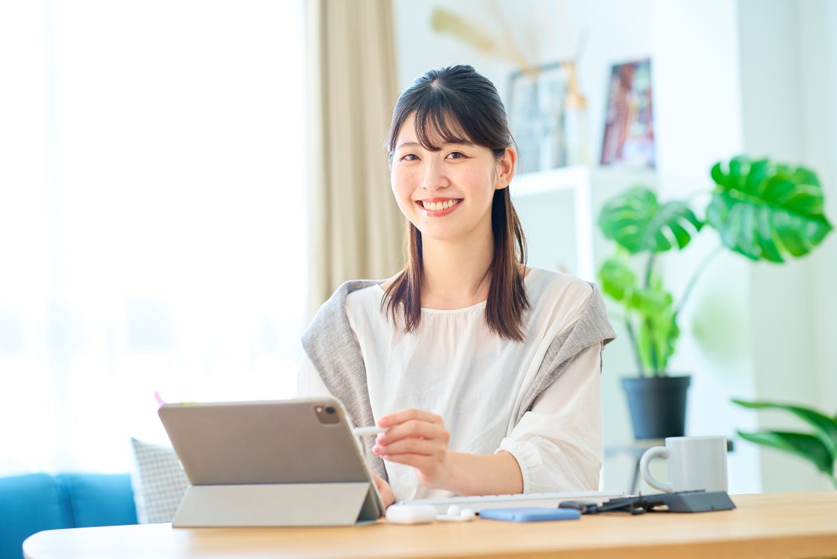事務の女性