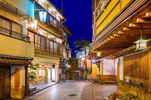 夜の町並み