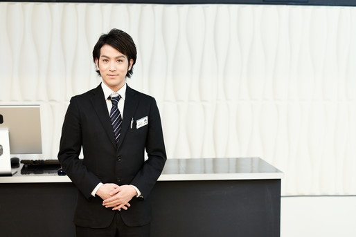 スーツの男性