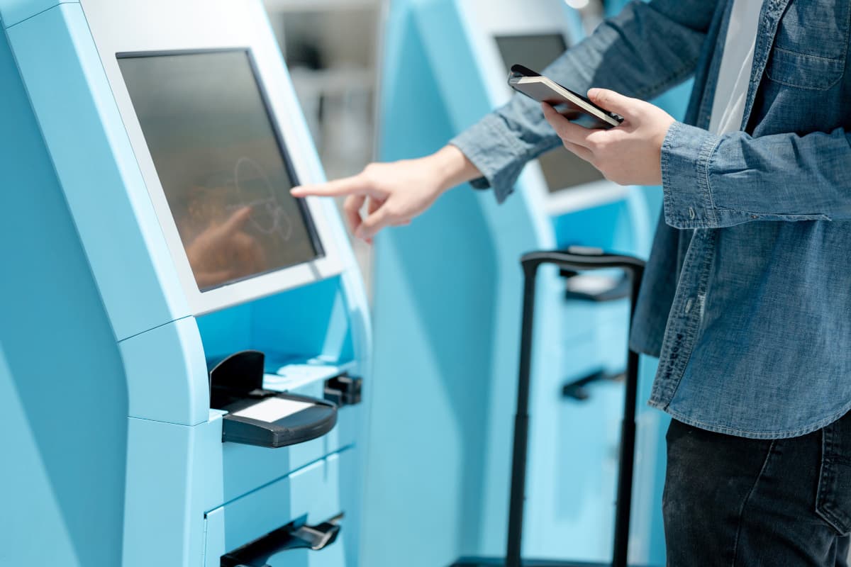 ホテルの自動チェックイン機