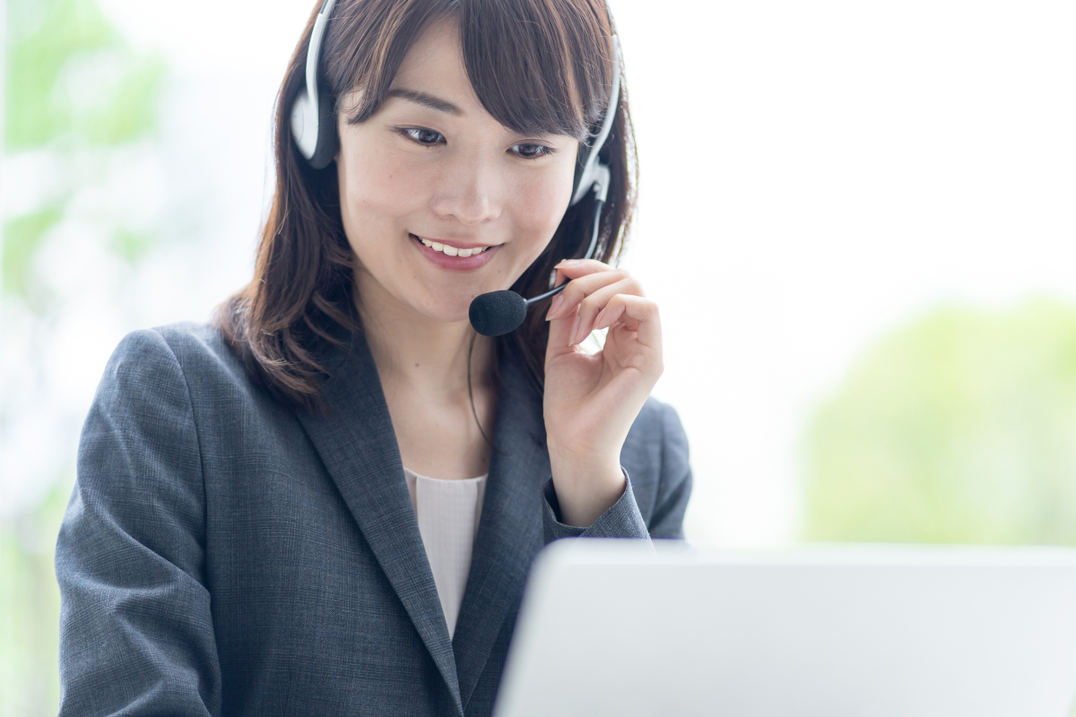 転職エージェントの女性アドバイザー