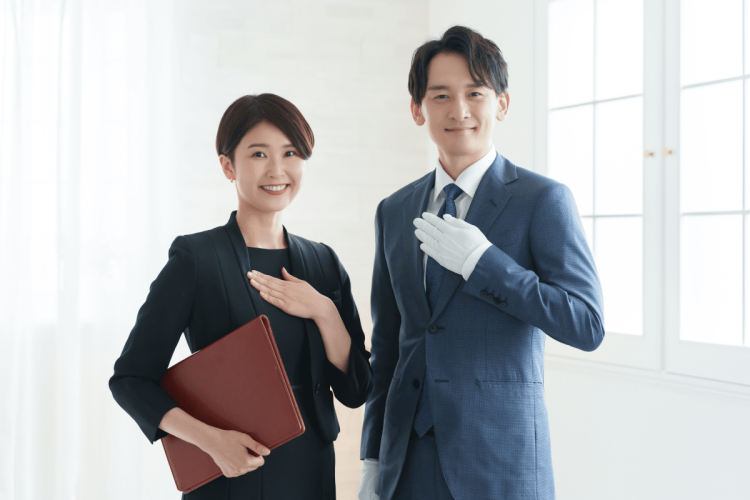 笑顔のホテルマン