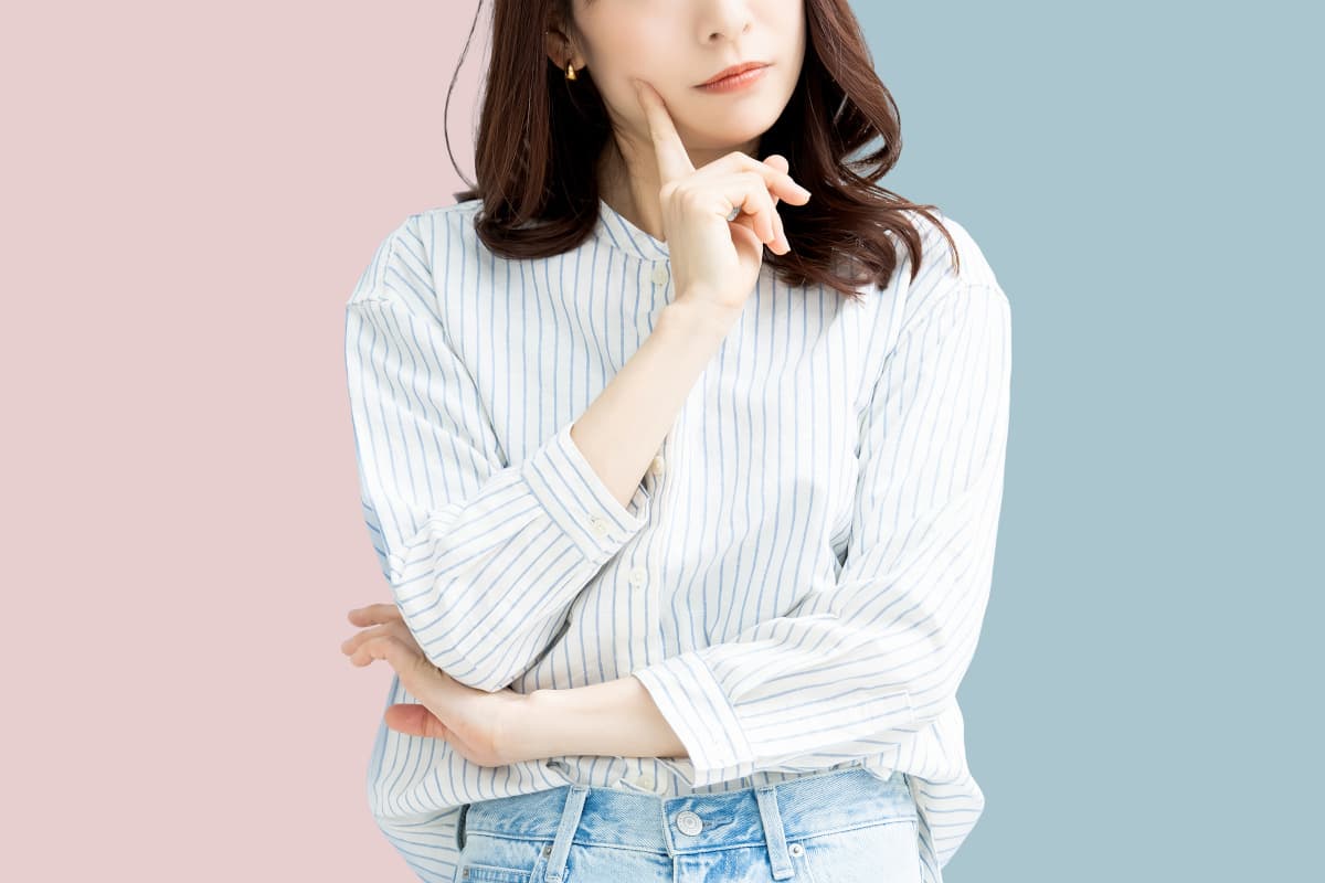 悩む女性
