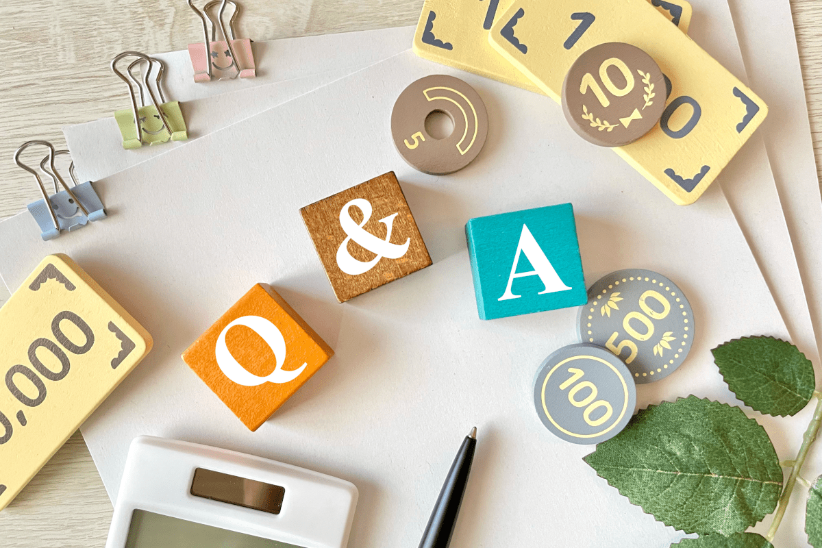 Q&Aの積み木と文房具と玩具のお金