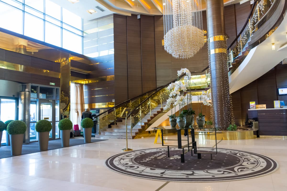 高級感のある海外のラグジュアリーホテルのロビー