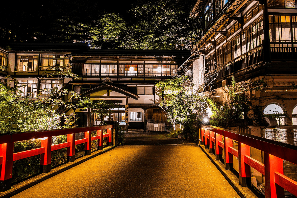 ライトアップした旅館