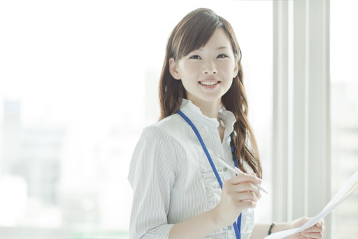 仕事をする女性