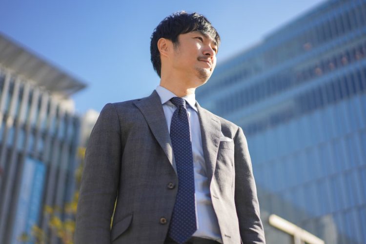 ホテルの総支配人の男性