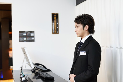 フロントスタッフ