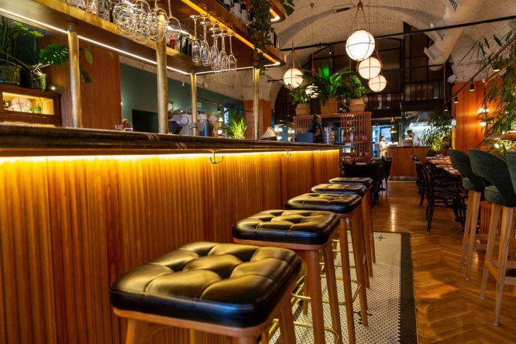 ホテルの中にあるバーカウンター