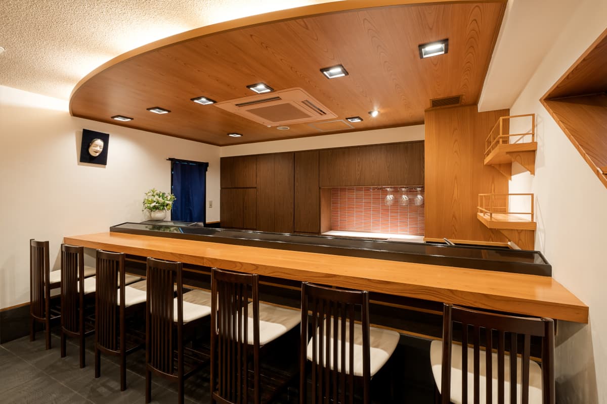 寿司屋のカウンター席