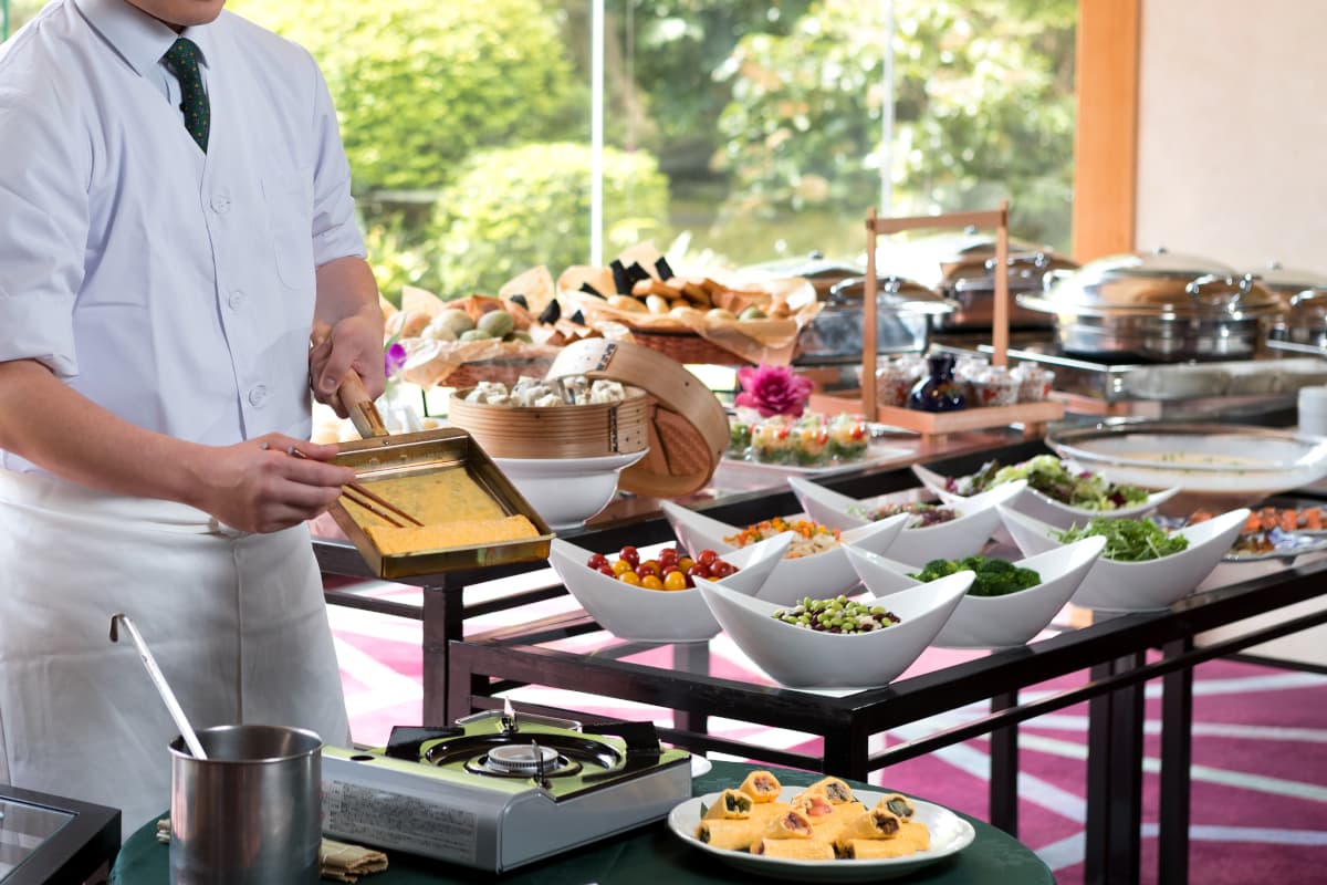 ホテルの昼食ビュッフェ