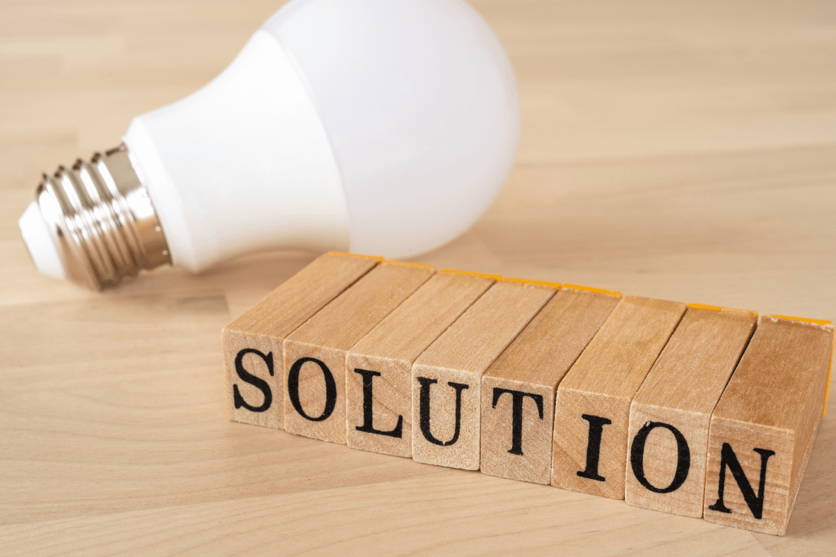 SOLUTIONと電球