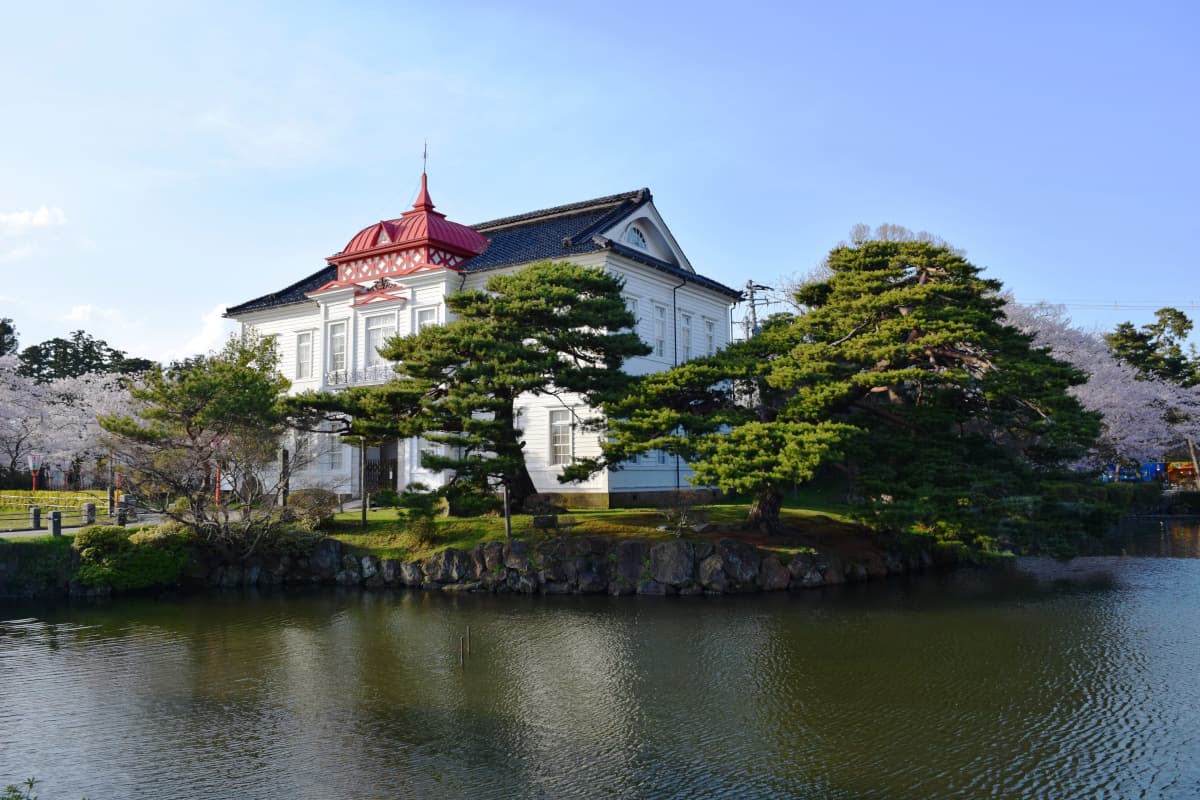 鶴岡市の大宝館