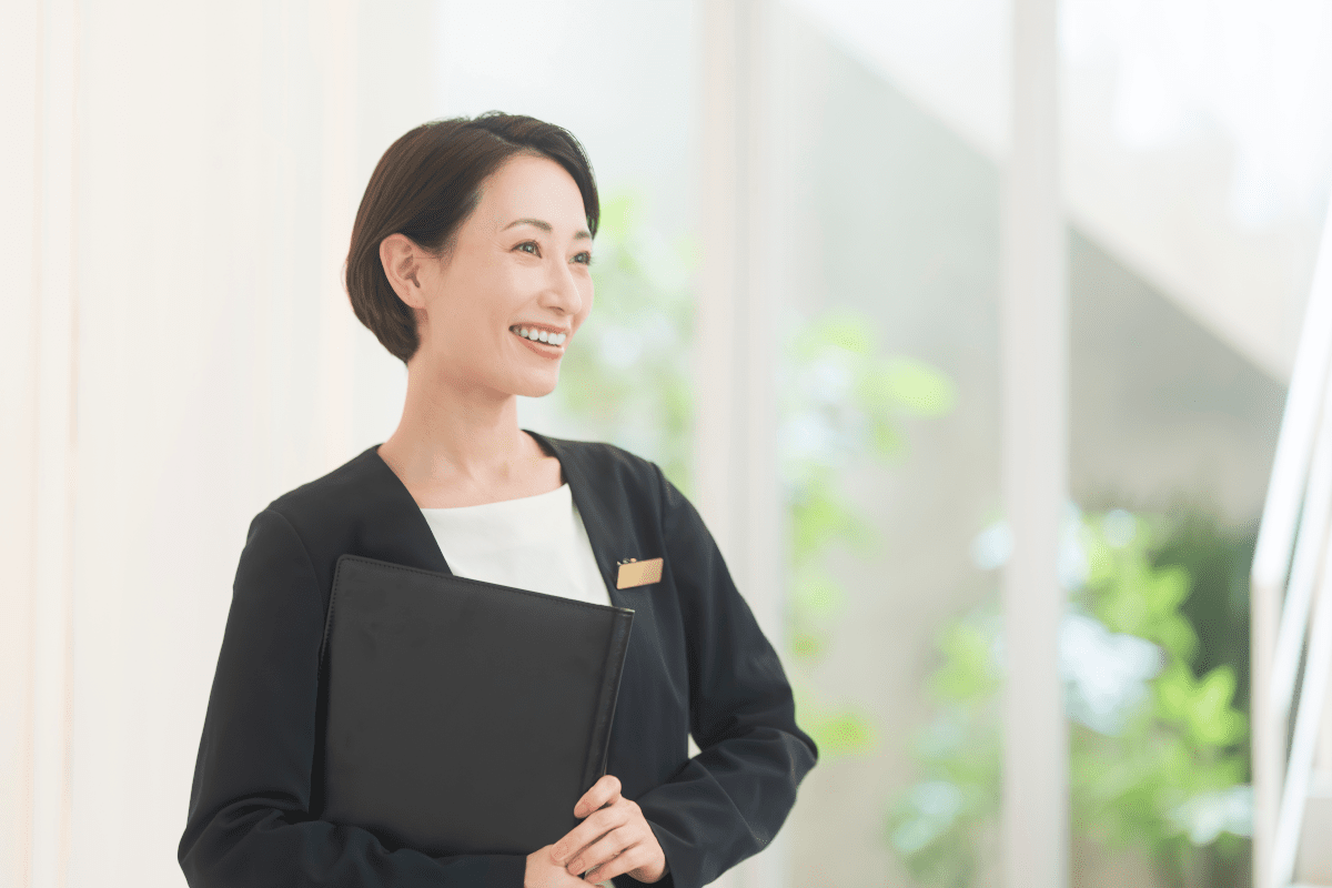 ホテルスタッフの女性