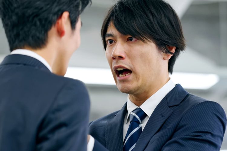 職場でもめる男性職員