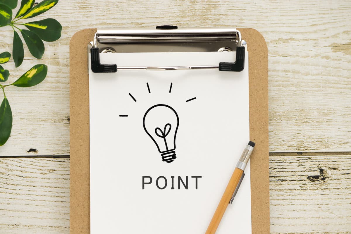 バインダーに挟まれた紙に書かれたポイントのイラスト