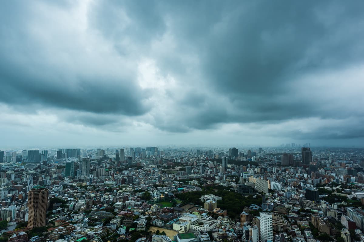 天気の悪い街
