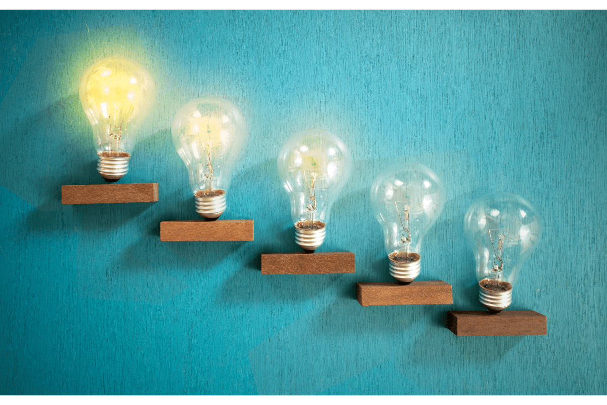 徐々に光がつく電球