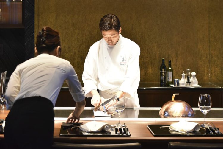 うかい高雄で働く男性調理師